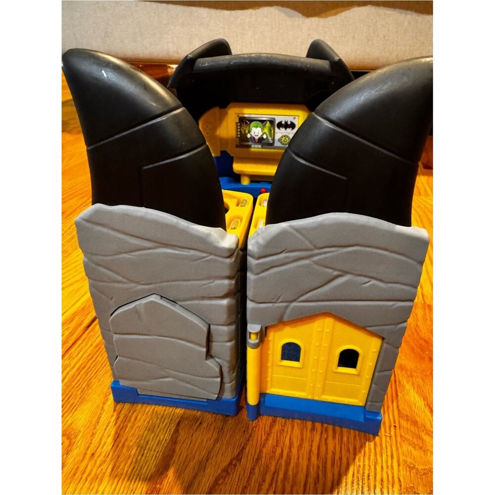 Fisher-Price Little People Batman Batcave Playset